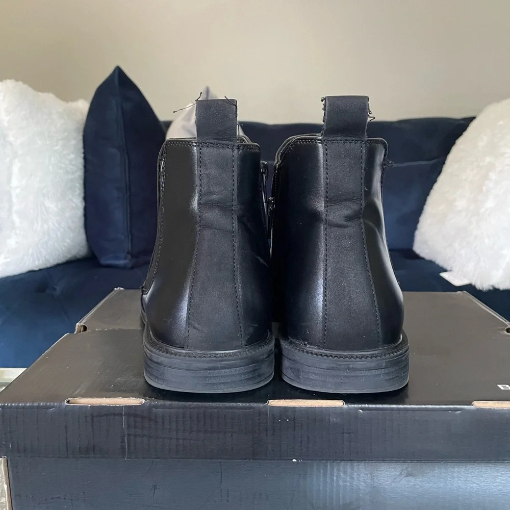 jf j.ferrar Black Leather Chukka Boots